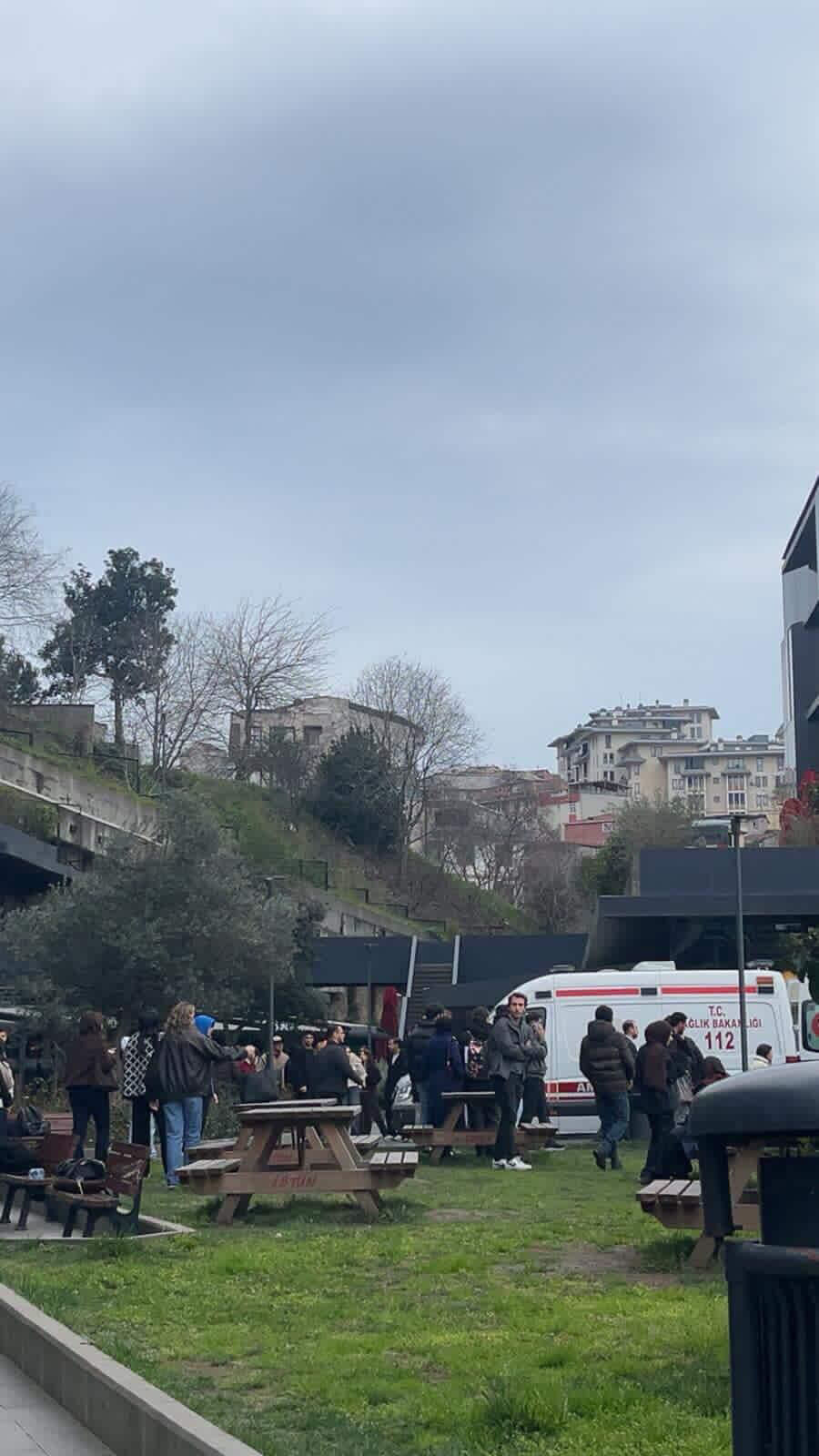 I S T A N B U L B E Y O G L U’ N D A U N I V E R S I T E D E D O N 1186409 352503